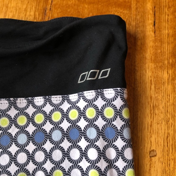 Lorna Jane Size S Cropped 3/4 Activewear Leggings. - Picture 3 of 5